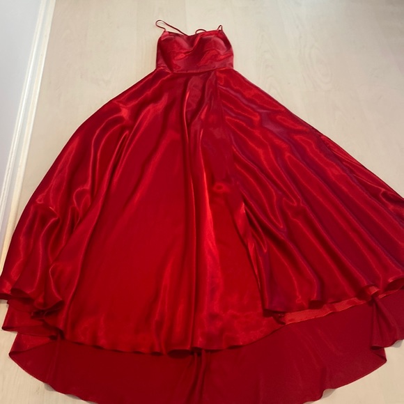 NWOT Betsey Adams Satin Red Slit Strap Back Gown size 8 - Picture 3 of 5
